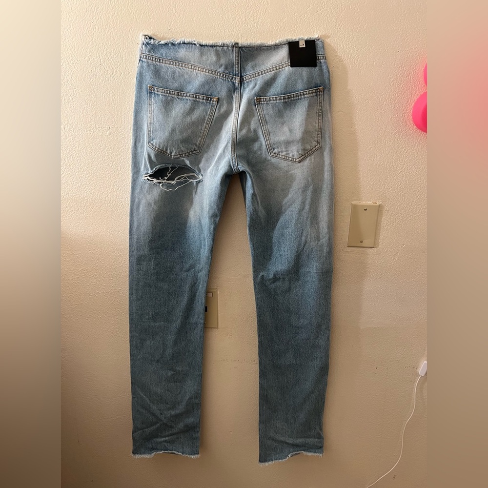 Jeans, bum rip, like new, just tried on a few times, didn’t fit well